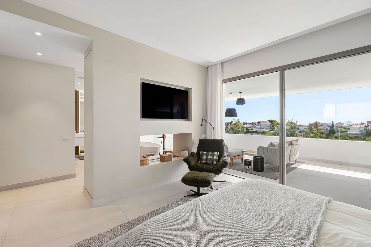 4 soveværelse Villa til salg i Nueva Andalucia med swimmingpool garage - € 4.650.000 (Ref: 9246149)