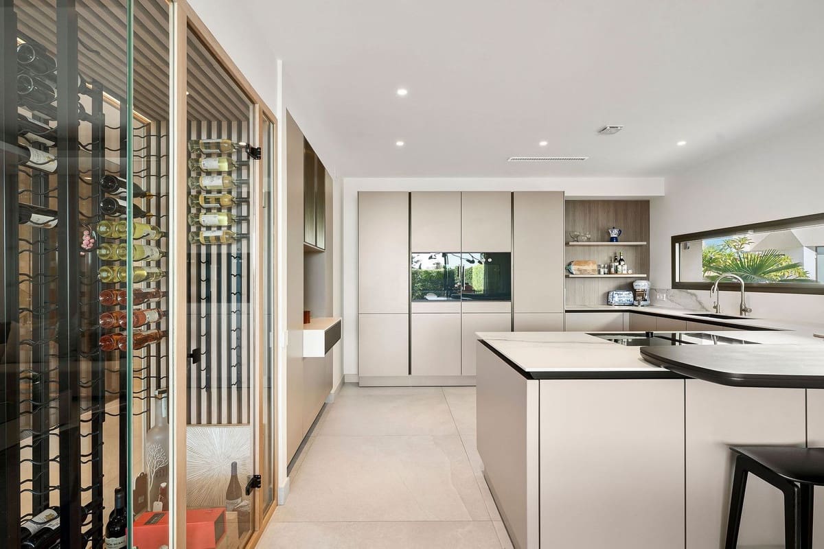 4 soveværelse Villa til salg i Nueva Andalucia med swimmingpool garage - € 4.650.000 (Ref: 9246149)