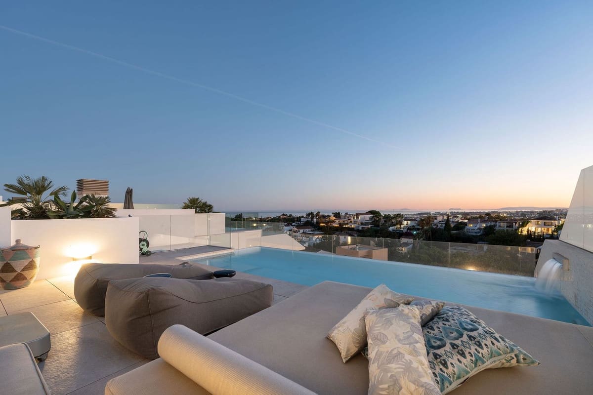 4 bedroom Villa for sale in Nueva Andalucia with pool garage - € 4,650,000 (Ref: 9246149)