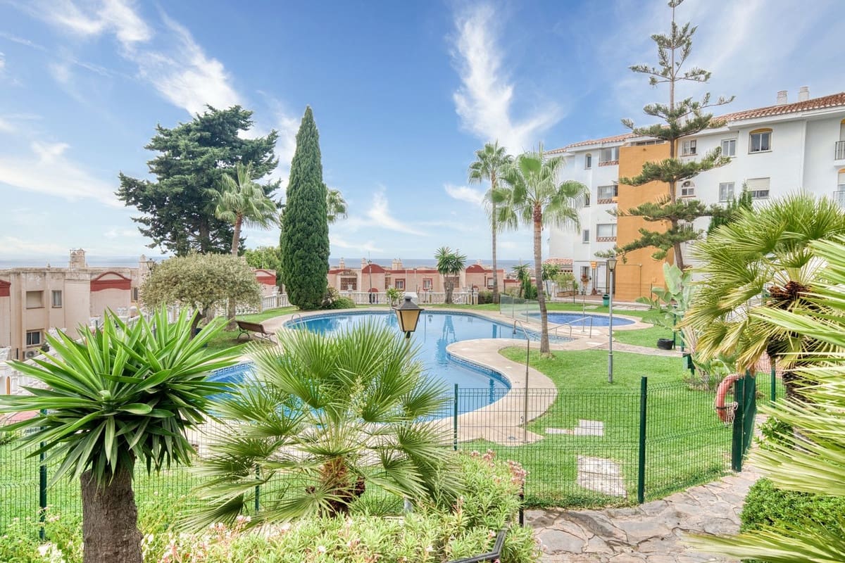 2 slaapkamer Penthouse te koop in Riviera del Sol met zwembad - € 299.000 (Ref: 9255891)