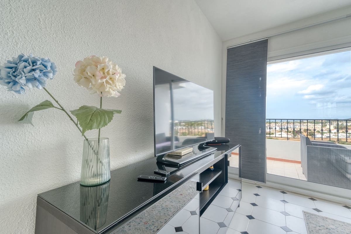 2 slaapkamer Penthouse te koop in Riviera del Sol met zwembad - € 299.000 (Ref: 9255891)
