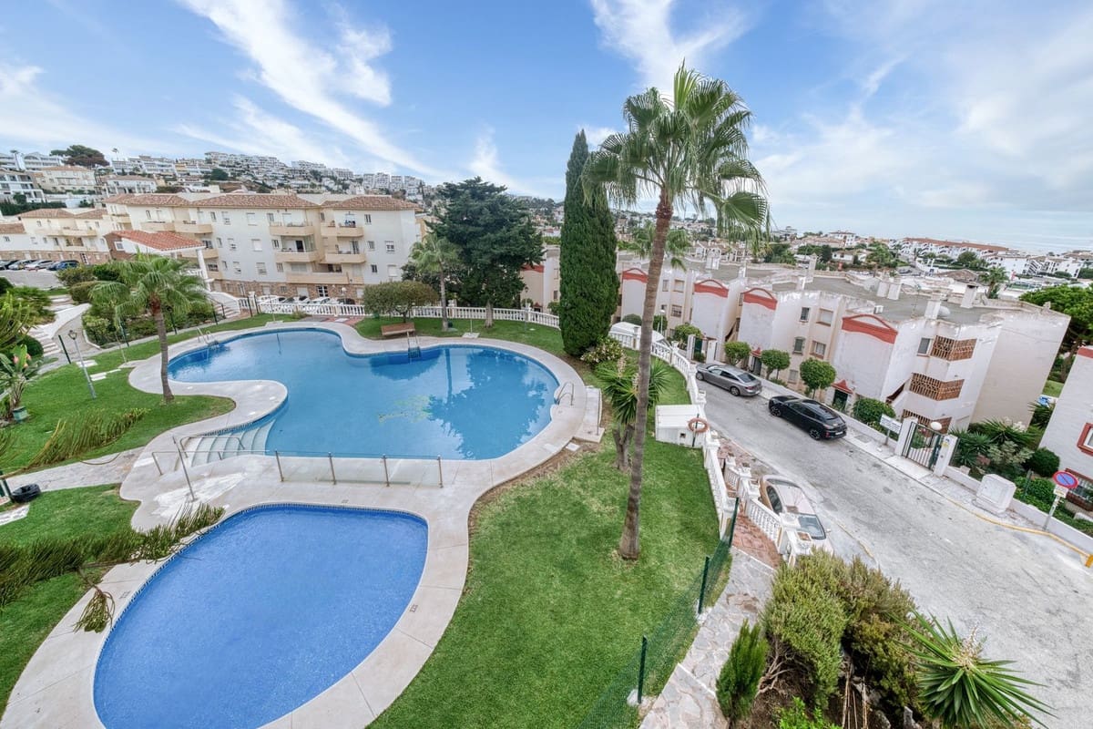 2 slaapkamer Penthouse te koop in Riviera del Sol met zwembad - € 299.000 (Ref: 9255891)