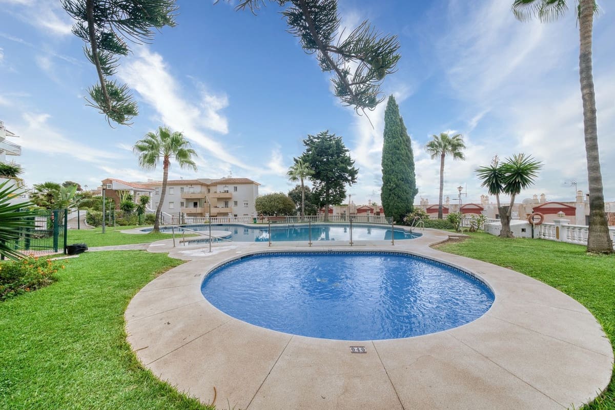 2 slaapkamer Penthouse te koop in Riviera del Sol met zwembad - € 299.000 (Ref: 9255891)