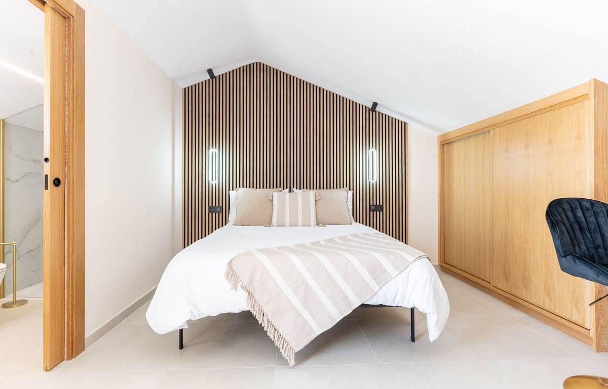 4 bedroom Townhouse for sale in Estepona with pool garage - € 695,000 (Ref: 9263772)