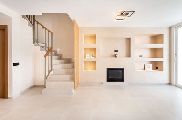 4 bedroom Townhouse for sale in Estepona with pool garage - € 695,000 (Ref: 9263772)