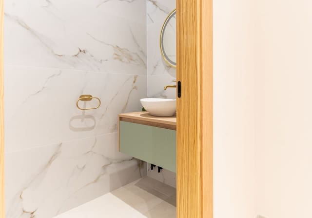 4 sypialnia Dom na sprzedaż w Estepona z basenem garażem - 695 000 € (Ref: 9263772)