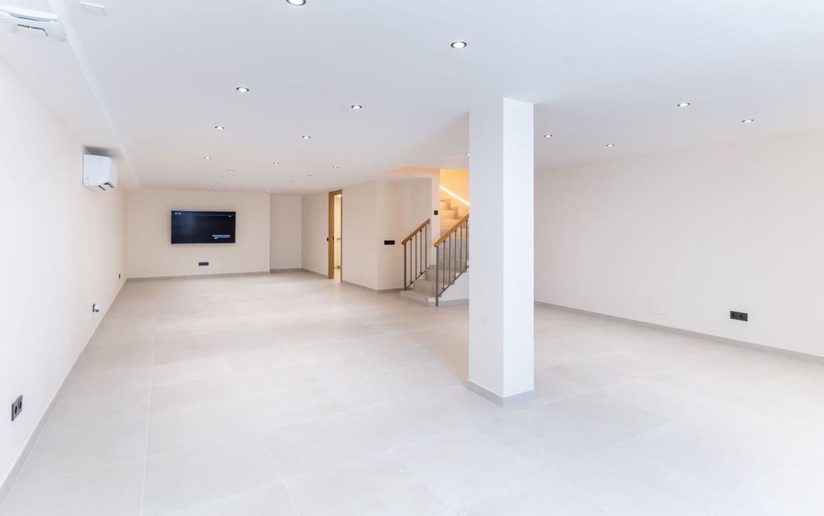 4 soveværelse Byhus til salg i New Golden Mile med swimmingpool garage - € 695.000 (Ref: 9263772)