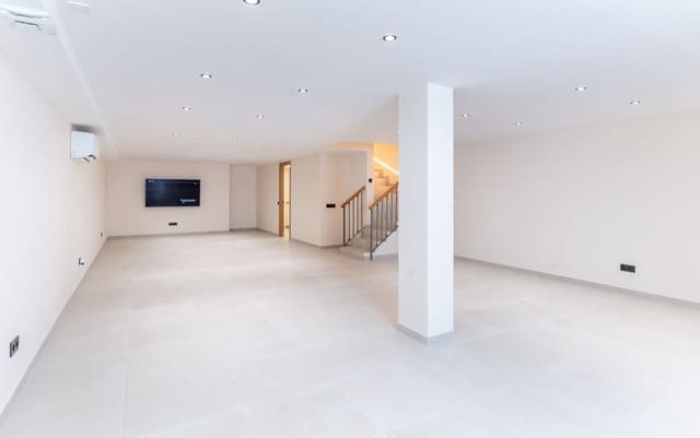 4 sypialnia Dom na sprzedaż w Estepona z basenem garażem - 695 000 € (Ref: 9263772)