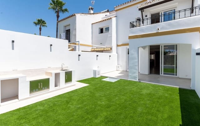 4 sypialnia Dom na sprzedaż w Estepona z basenem garażem - 695 000 € (Ref: 9263772)