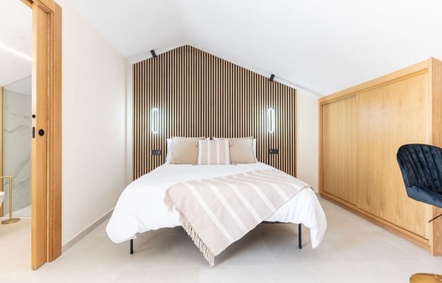 4 sypialnia Dom na sprzedaż w Estepona z basenem garażem - 695 000 € (Ref: 9263772)