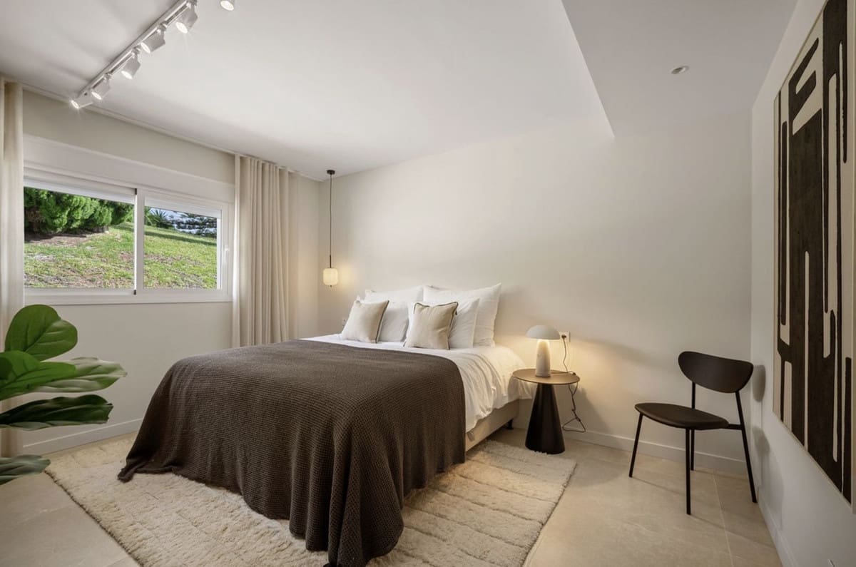 4 bedroom Townhouse for sale in Aloha Golf with pool garage - € 1,475,000 (Ref: 9267612)