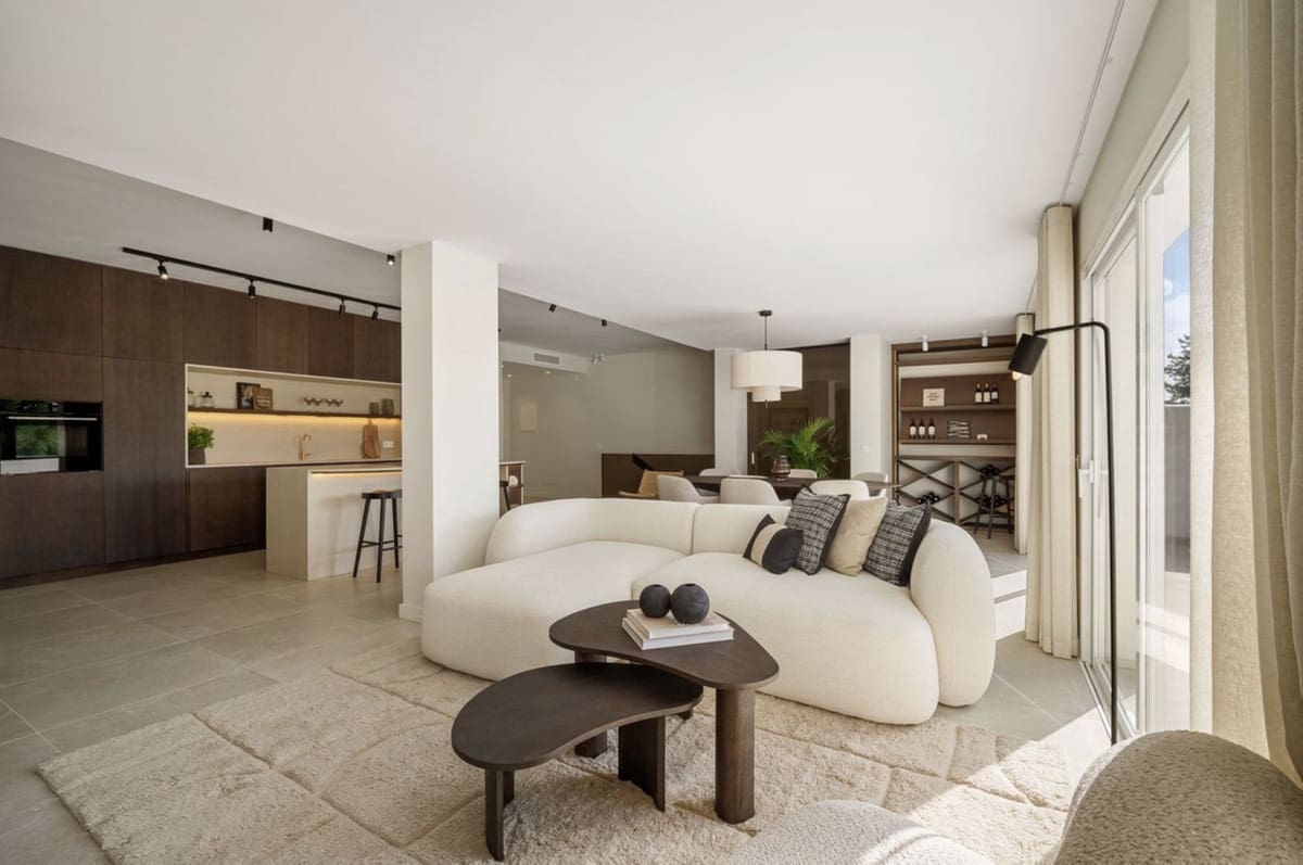 4 bedroom Townhouse for sale in Aloha Golf with pool garage - € 1,475,000 (Ref: 9267612)