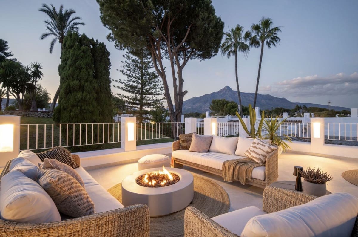 4 bedroom Townhouse for sale in Aloha Golf with pool garage - € 1,475,000 (Ref: 9267612)