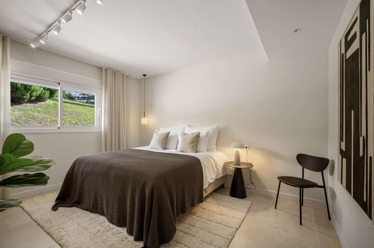 4 makuuhuone Omakotitalo myytävänä paikassa Aloha Golf mukana uima-altaan 
autotalli - 1 475 000 € (Ref: 9267612)