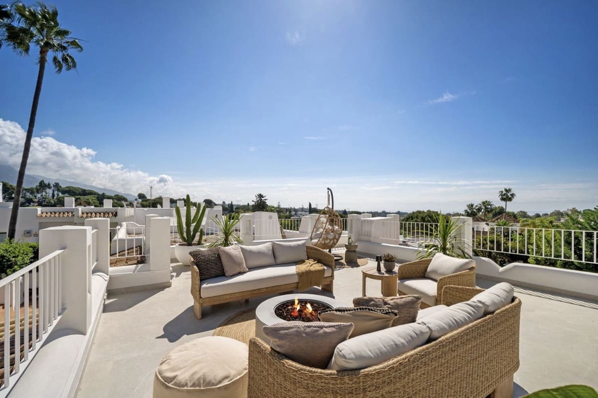 4 makuuhuone Omakotitalo myytävänä paikassa Aloha Golf mukana uima-altaan 
autotalli - 1 475 000 € (Ref: 9267612)