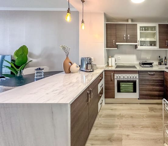 2 soveværelse Lejlighed til salg i La Duquesa / Puerto de la Duquesa, Manilva med swimmingpool - € 205.000 (Ref: 9271840)