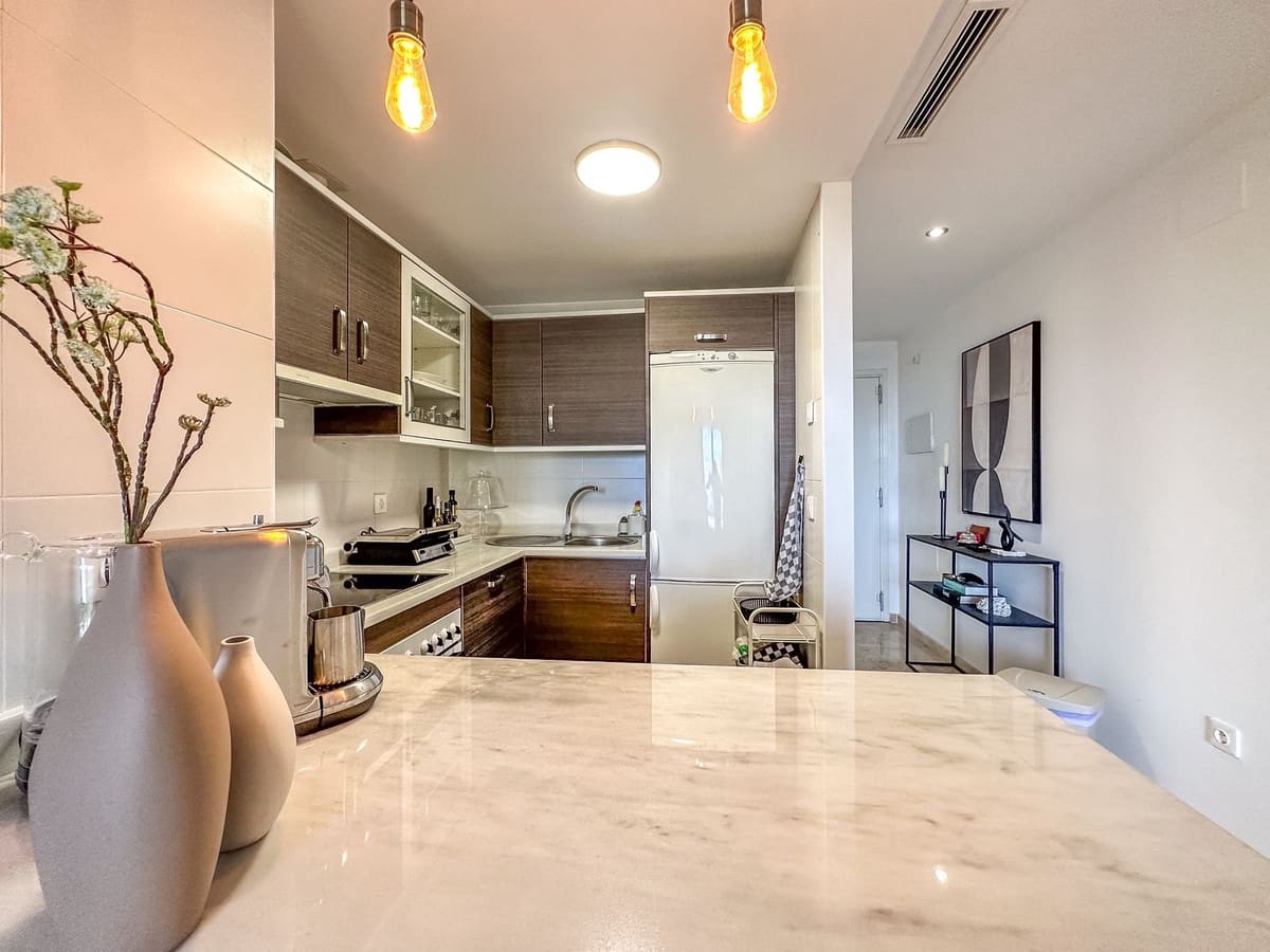 2 soveværelse Lejlighed til salg i La Duquesa / Puerto de la Duquesa med swimmingpool - € 205.000 (Ref: 9271840)