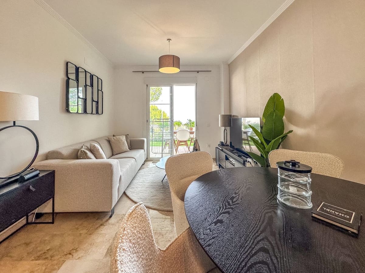 2 soveværelse Lejlighed til salg i La Duquesa / Puerto de la Duquesa med swimmingpool - € 205.000 (Ref: 9271840)