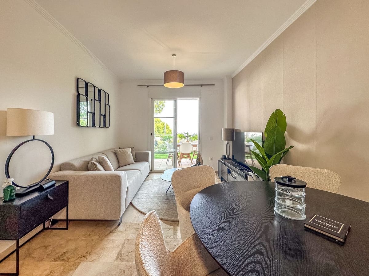 2 soveværelse Lejlighed til salg i La Duquesa / Puerto de la Duquesa med swimmingpool - € 205.000 (Ref: 9271840)