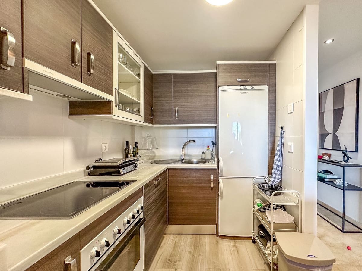 2 soveværelse Lejlighed til salg i La Duquesa / Puerto de la Duquesa med swimmingpool - € 205.000 (Ref: 9271840)