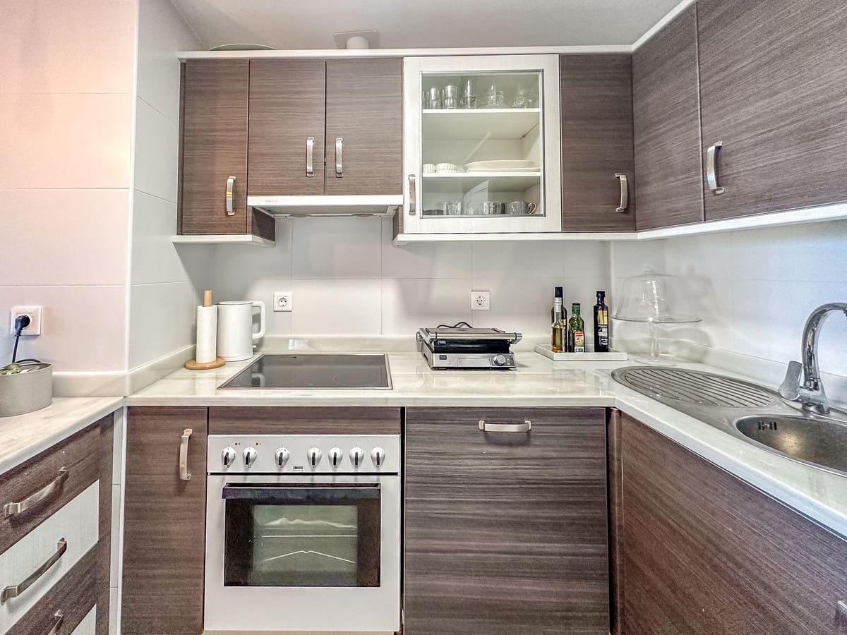 2 soveværelse Lejlighed til salg i La Duquesa / Puerto de la Duquesa med swimmingpool - € 205.000 (Ref: 9271840)