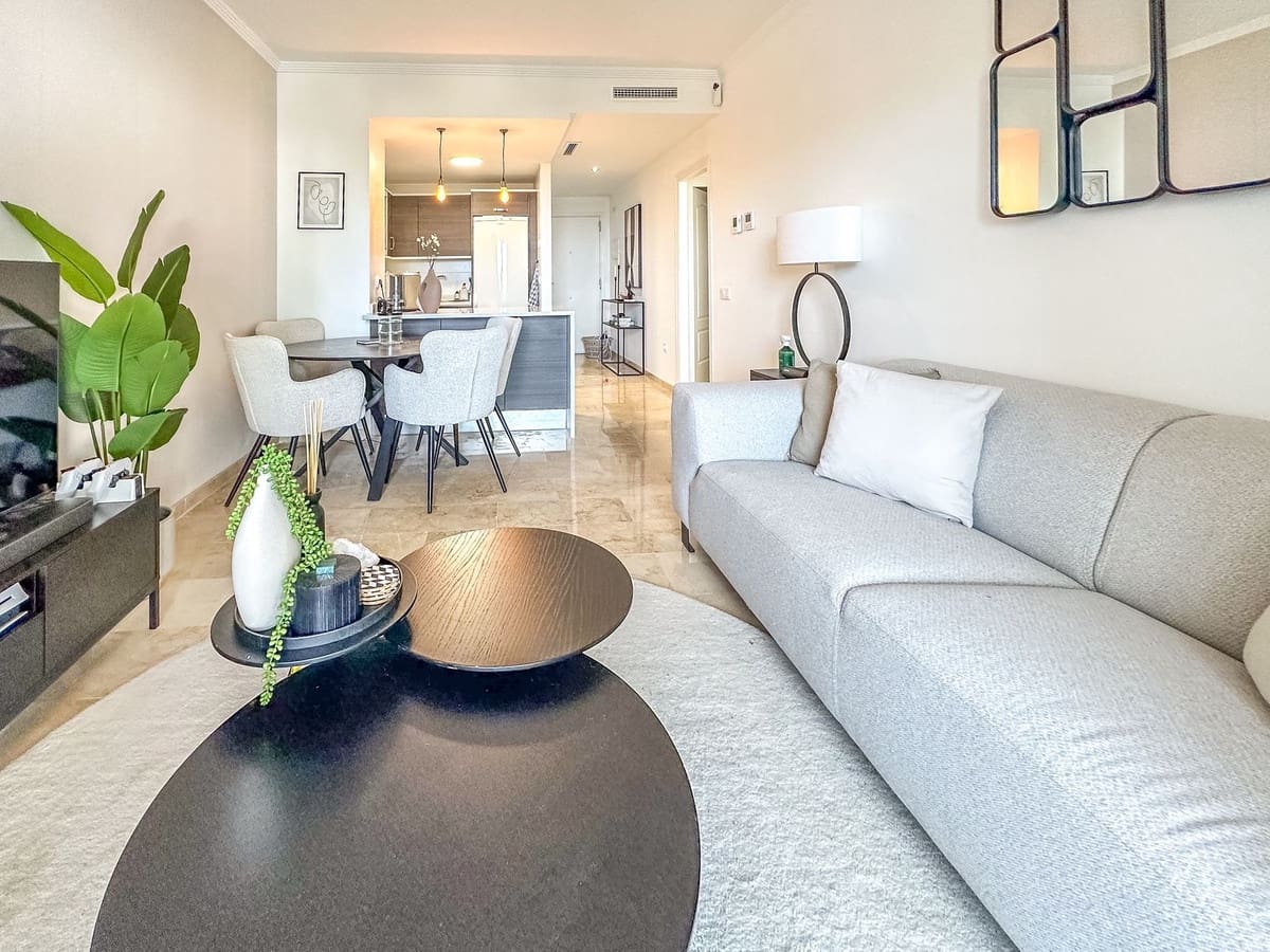 2 soveværelse Lejlighed til salg i La Duquesa / Puerto de la Duquesa med swimmingpool - € 205.000 (Ref: 9271840)