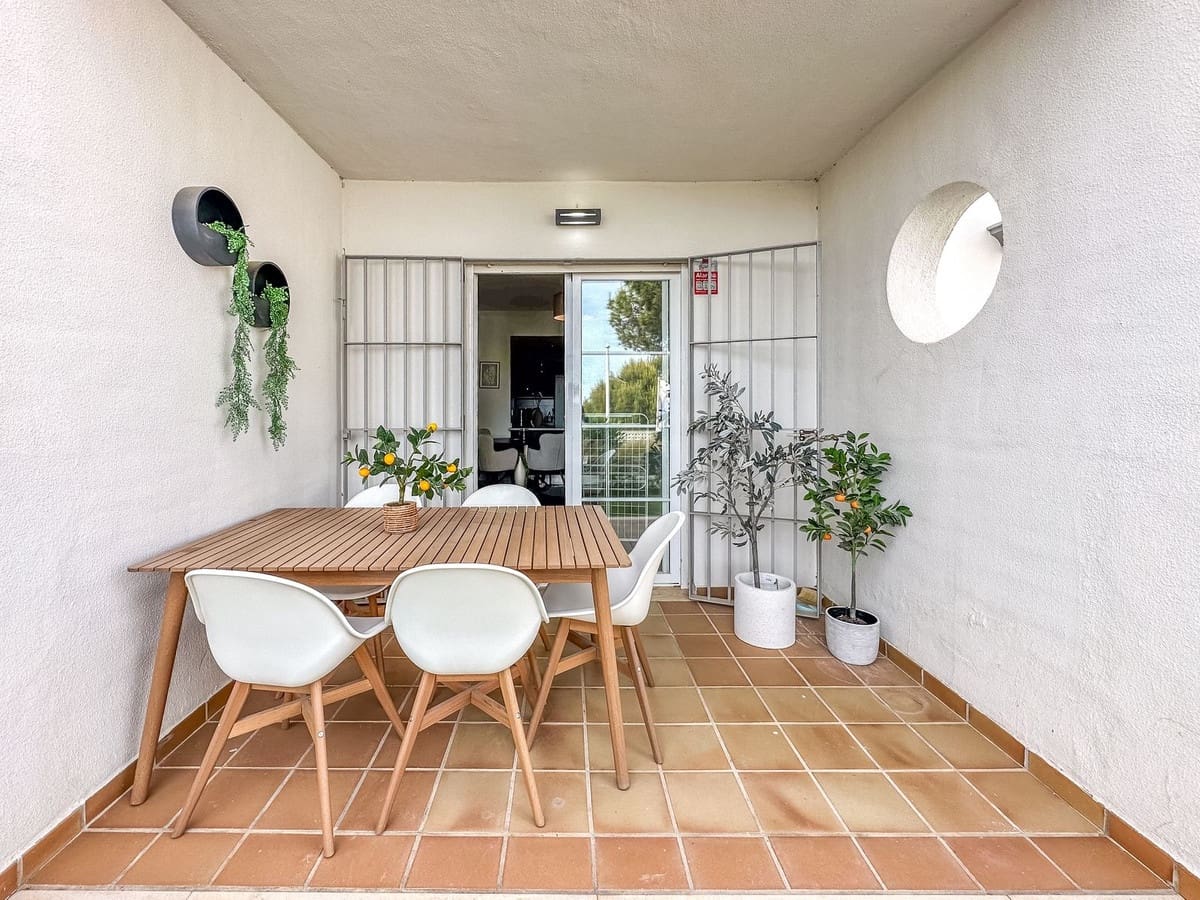 2 soveværelse Lejlighed til salg i La Duquesa / Puerto de la Duquesa med swimmingpool - € 205.000 (Ref: 9271840)