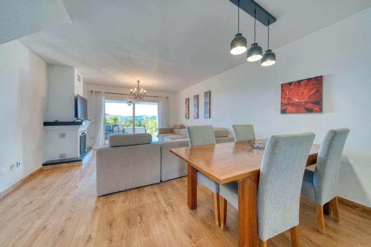 2 bedroom Townhouse for sale in La Duquesa / Puerto de la Duquesa with pool garage - € 310,000 (Ref: 9272003)