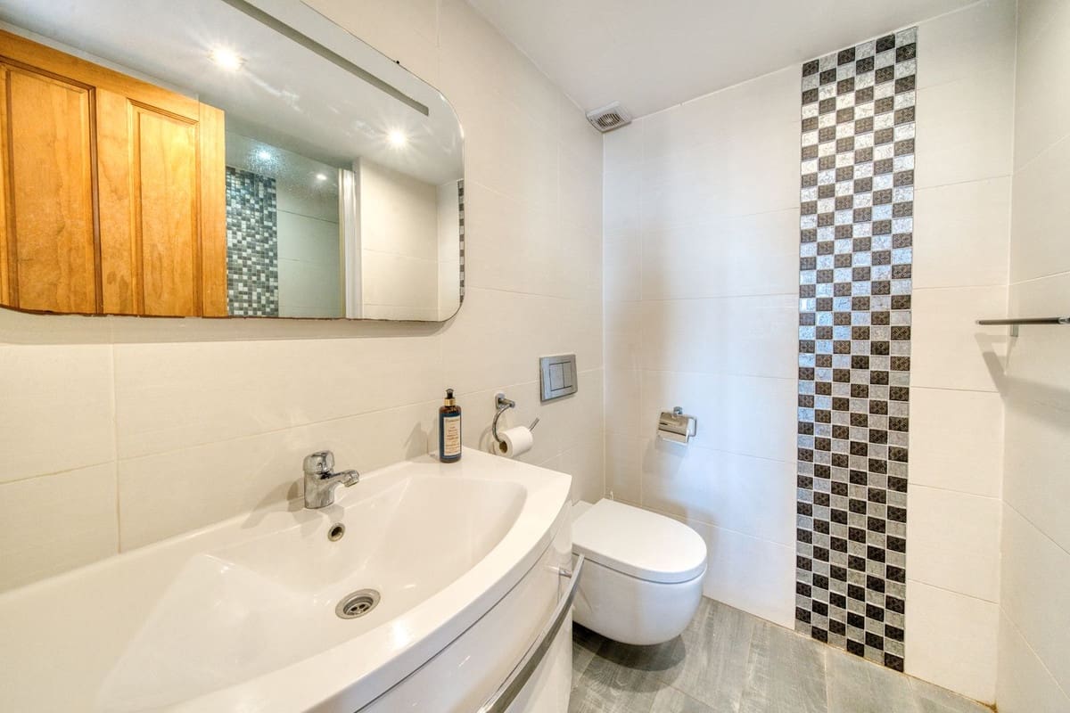 2 bedroom Townhouse for sale in La Duquesa / Puerto de la Duquesa with pool garage - € 310,000 (Ref: 9272003)