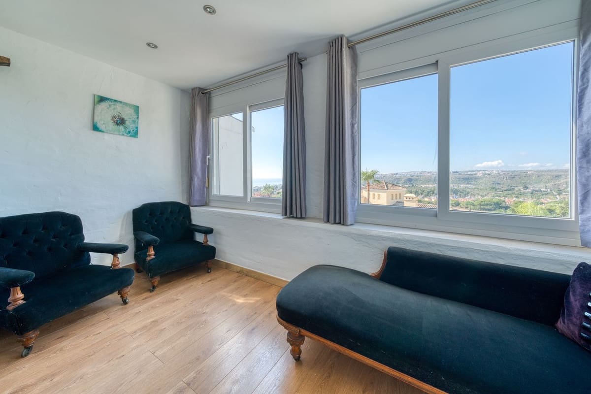 2 bedroom Townhouse for sale in La Duquesa / Puerto de la Duquesa with pool garage - € 310,000 (Ref: 9272003)