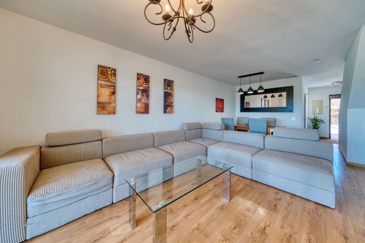 2 bedroom Townhouse for sale in La Duquesa / Puerto de la Duquesa with pool garage - € 310,000 (Ref: 9272003)