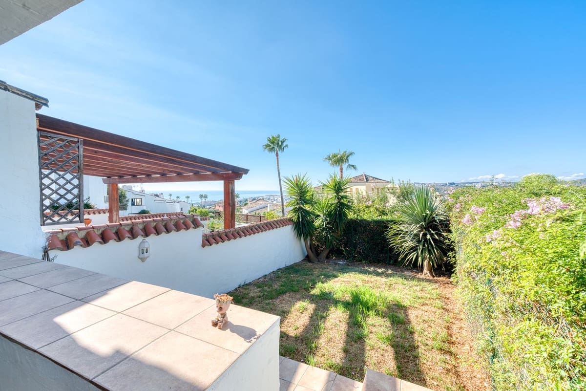 2 bedroom Townhouse for sale in La Duquesa / Puerto de la Duquesa with pool garage - € 310,000 (Ref: 9272003)