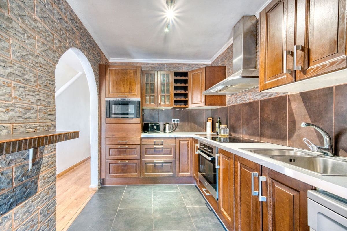 2 bedroom Townhouse for sale in La Duquesa / Puerto de la Duquesa with pool garage - € 310,000 (Ref: 9272003)