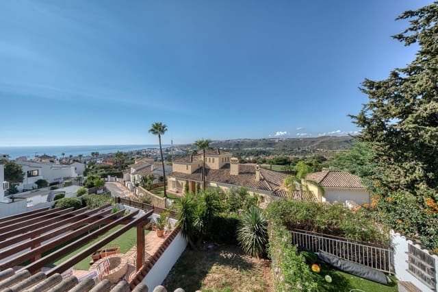 2 sypialnia Dom na sprzedaż w La Duquesa / Puerto de la Duquesa, Manilva z basenem garażem - 310 000 € (Ref: 9272003)