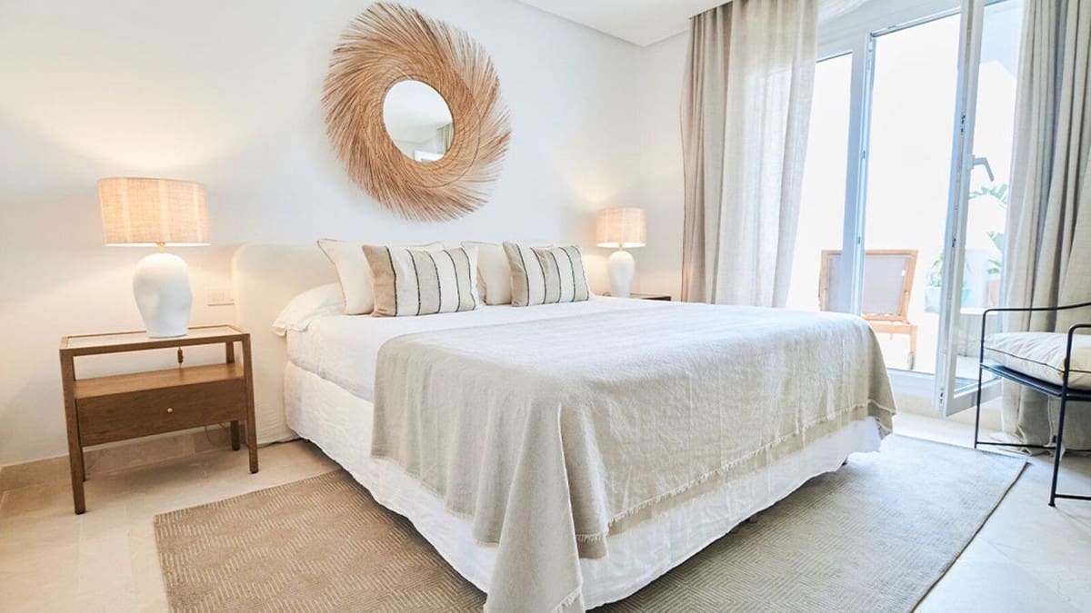 2 bedroom Apartment for sale in Nueva Andalucia with pool garage - € 497,500 (Ref: 9272908)