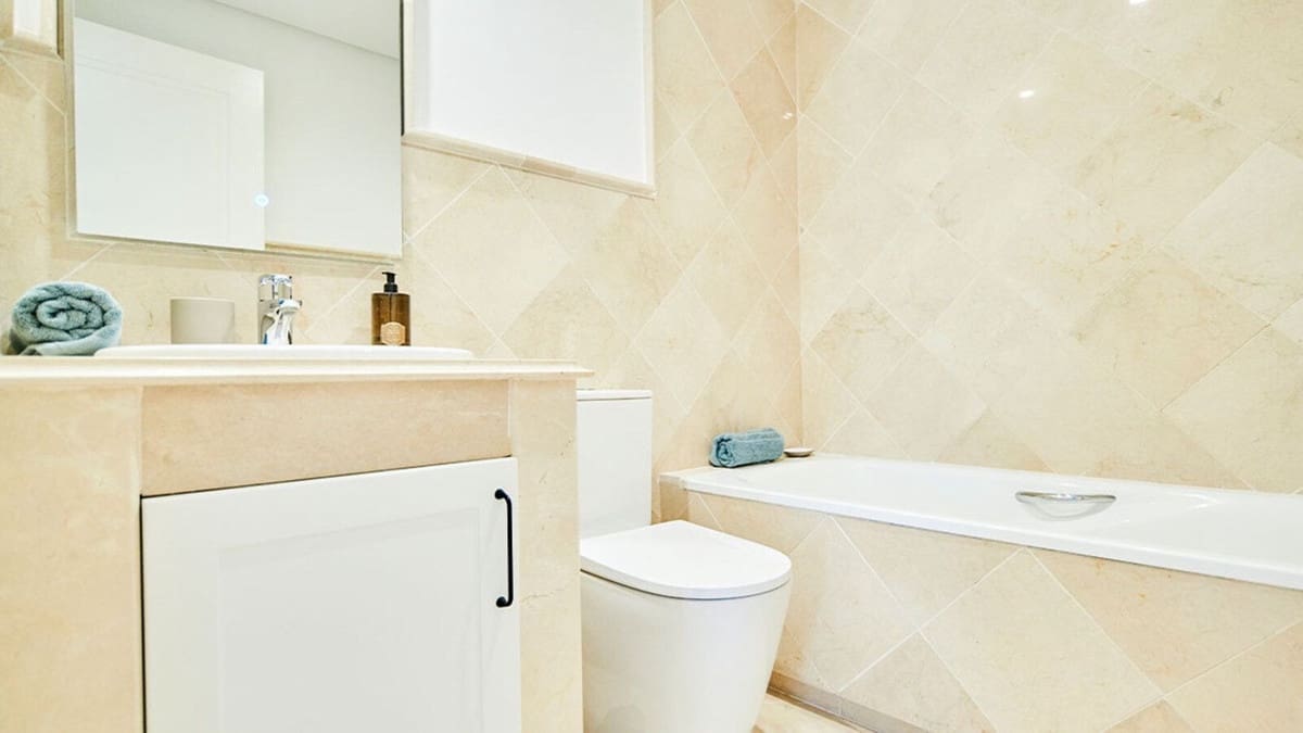 2 bedroom Apartment for sale in Nueva Andalucia with pool garage - € 497,500 (Ref: 9272908)