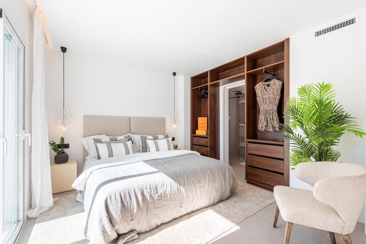 3 slaapkamer Appartement te koop in La Quinta met zwembad garage - € 649.000 (Ref: 9272909)