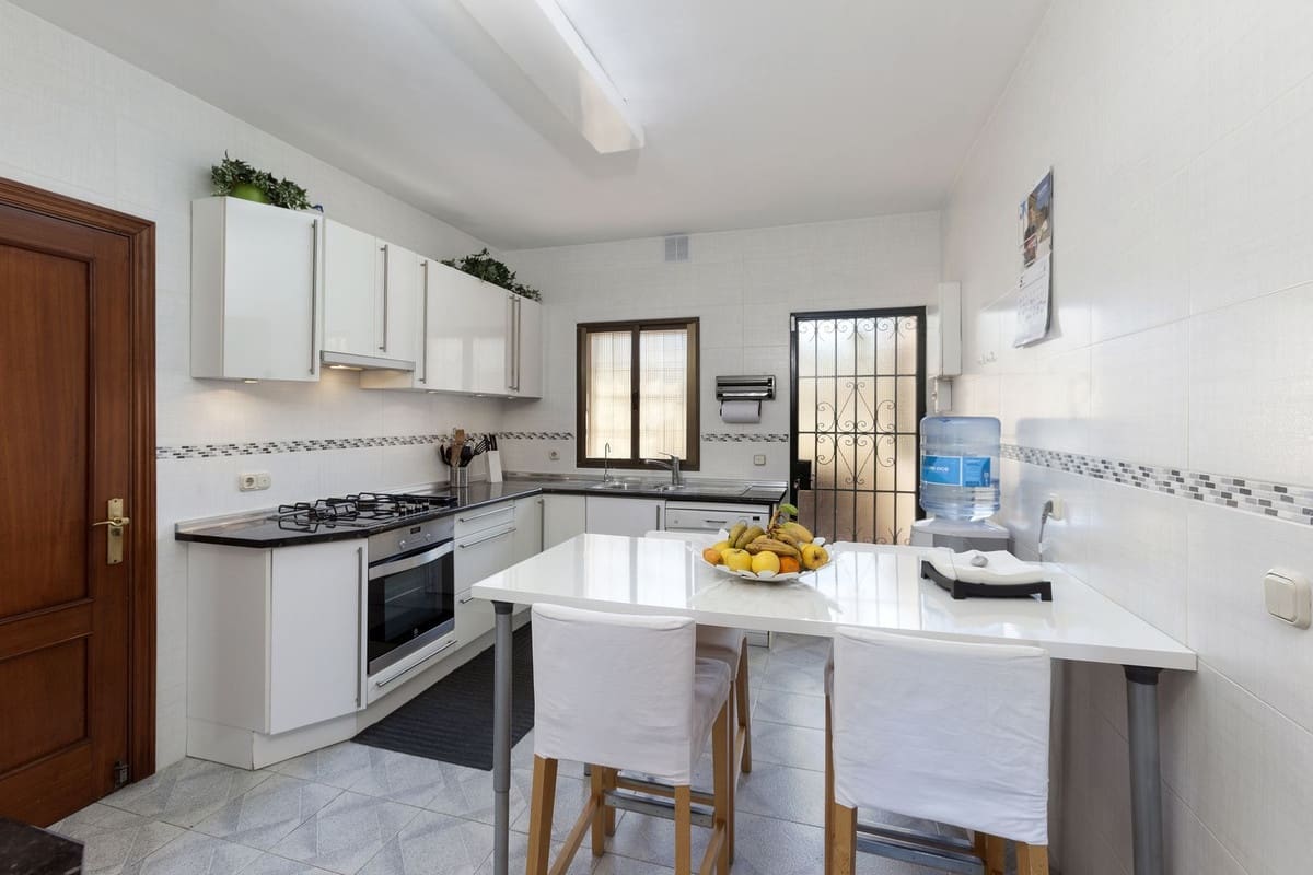 6 sypialnia Willa na sprzedaż w Marbella z basenem garażem - 2 525 000 € (Ref: 9273202)