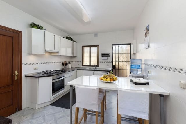 6 sypialnia Willa na sprzedaż w Marbella z basenem garażem - 2 525 000 € (Ref: 9273202)