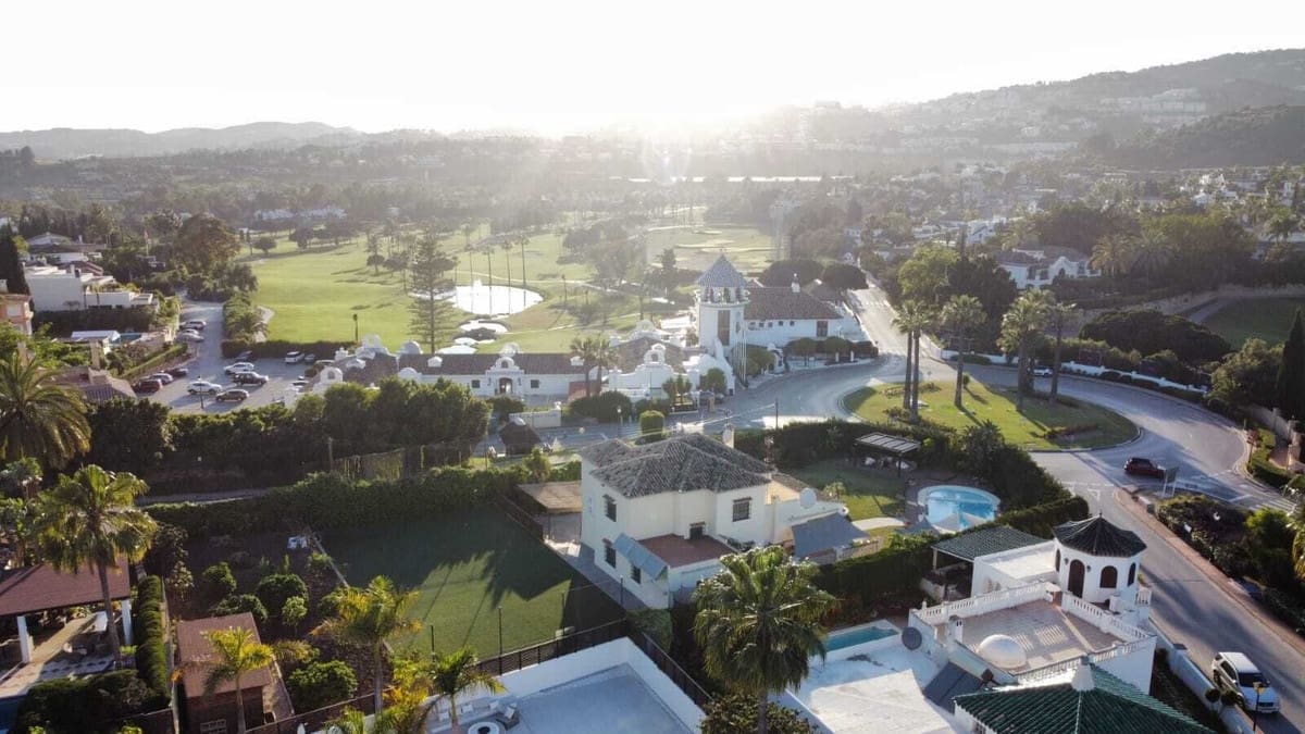 6 sypialnia Willa na sprzedaż w Marbella z basenem garażem - 2 525 000 € (Ref: 9273202)