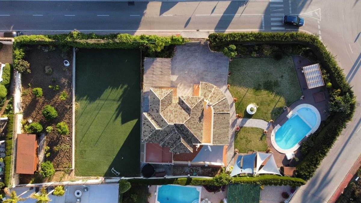 6 sypialnia Willa na sprzedaż w Marbella z basenem garażem - 2 525 000 € (Ref: 9273202)