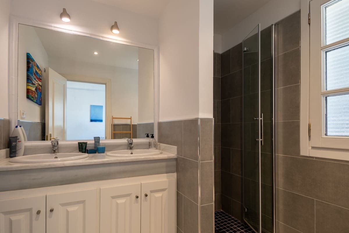 3 sovrum Hus till salu i La Heredia med pool garage - 765 000 € (Ref: 9278774)