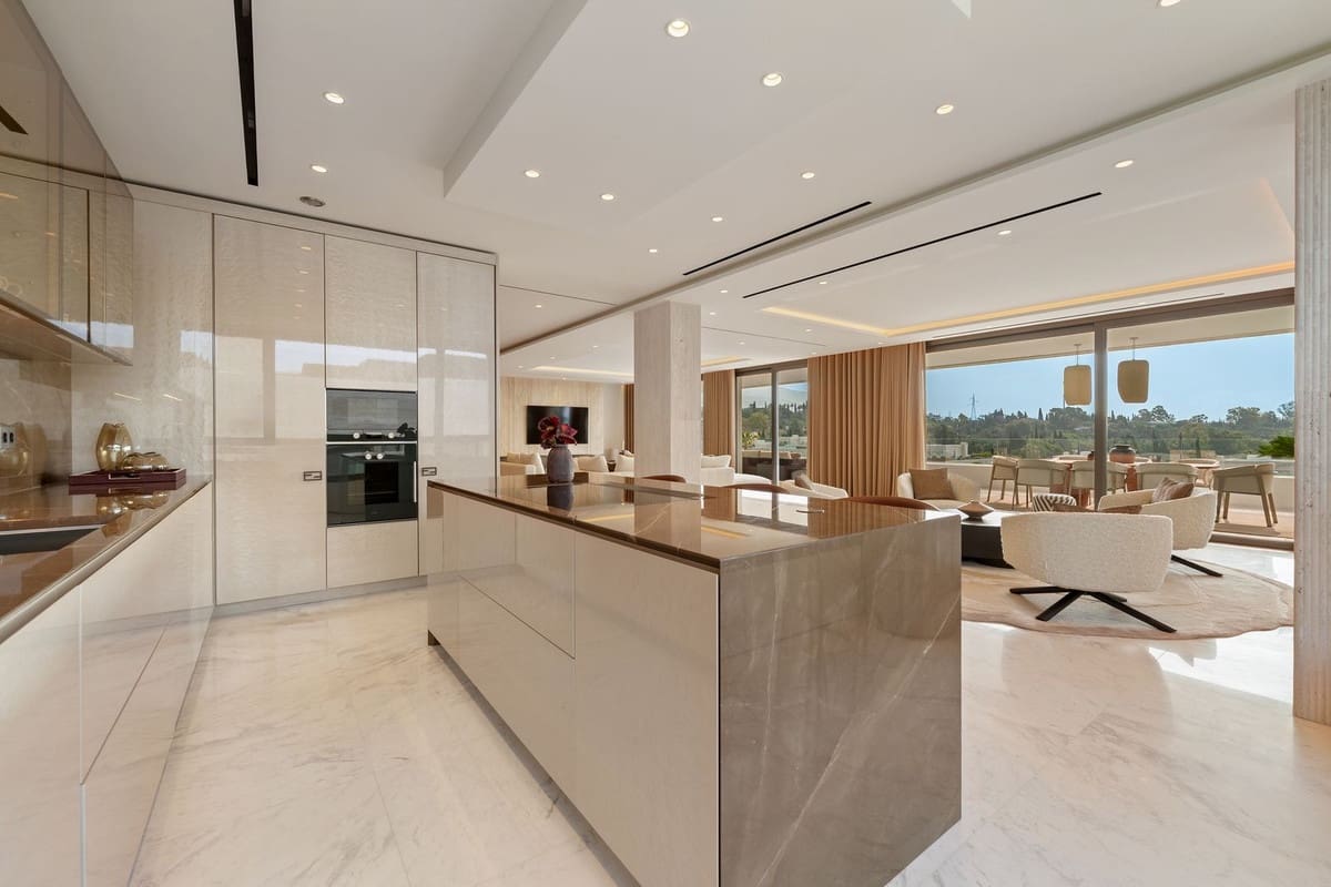 Apartamento de 4 habitaciones en Golden Mile en venta con piscina garaje - 11.900.000 € (Ref: 9279677)