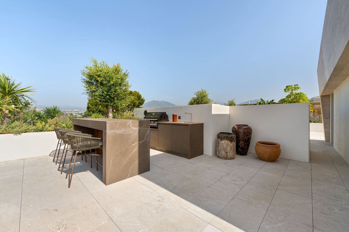 Apartamento de 4 habitaciones en Golden Mile en venta con piscina garaje - 11.900.000 € (Ref: 9279677)