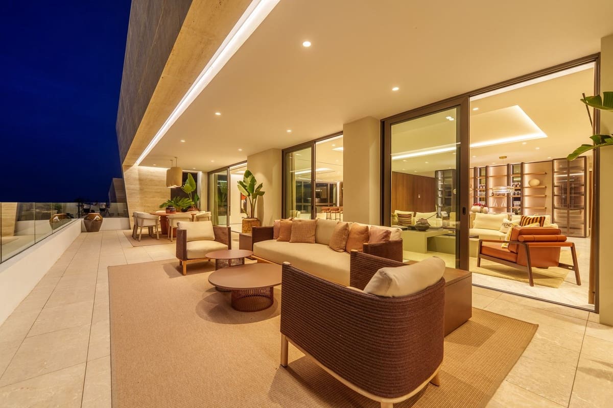 4 bedroom Apartment for sale in Golden Mile with pool garage - € 11,900,000 (Ref: 9279677)
