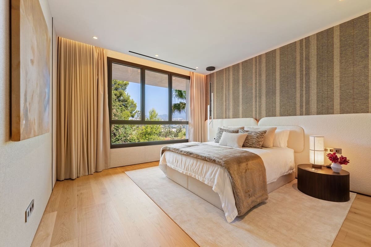 4 bedroom Apartment for sale in Golden Mile with pool garage - € 11,900,000 (Ref: 9279677)