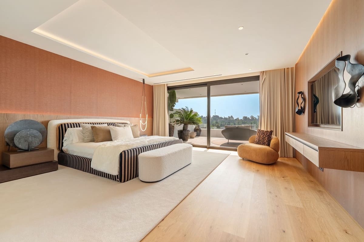 4 bedroom Apartment for sale in Golden Mile with pool garage - € 11,900,000 (Ref: 9279677)