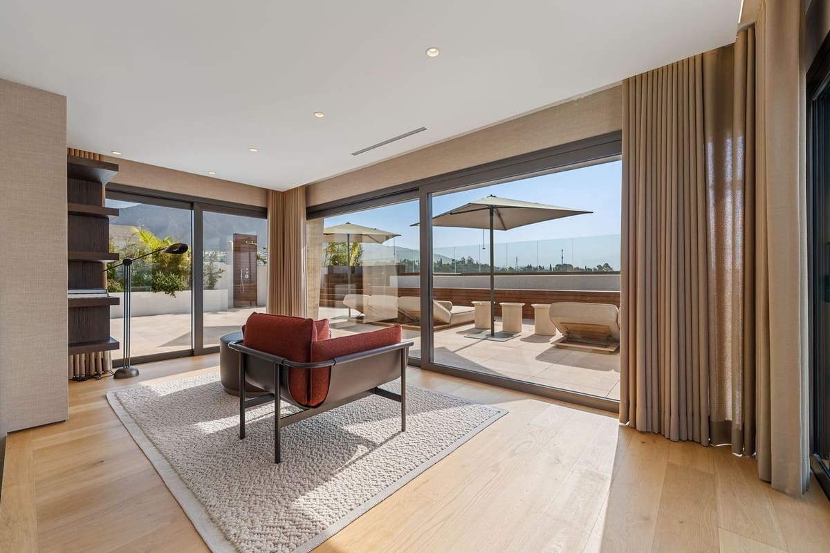4 bedroom Apartment for sale in Golden Mile with pool garage - € 11,900,000 (Ref: 9279677)