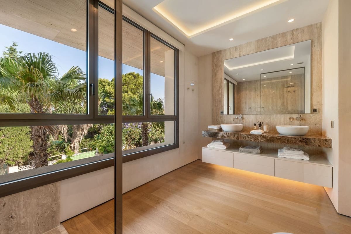 4 bedroom Apartment for sale in Golden Mile with pool garage - € 11,900,000 (Ref: 9279677)