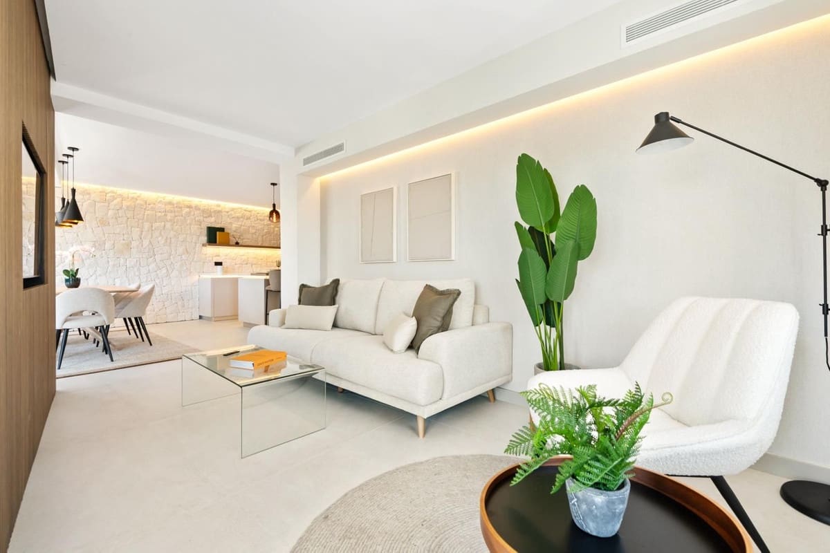 2 bedroom Penthouse for sale in San Pedro de Alcantara with garage - € 499,000 (Ref: 9279796)